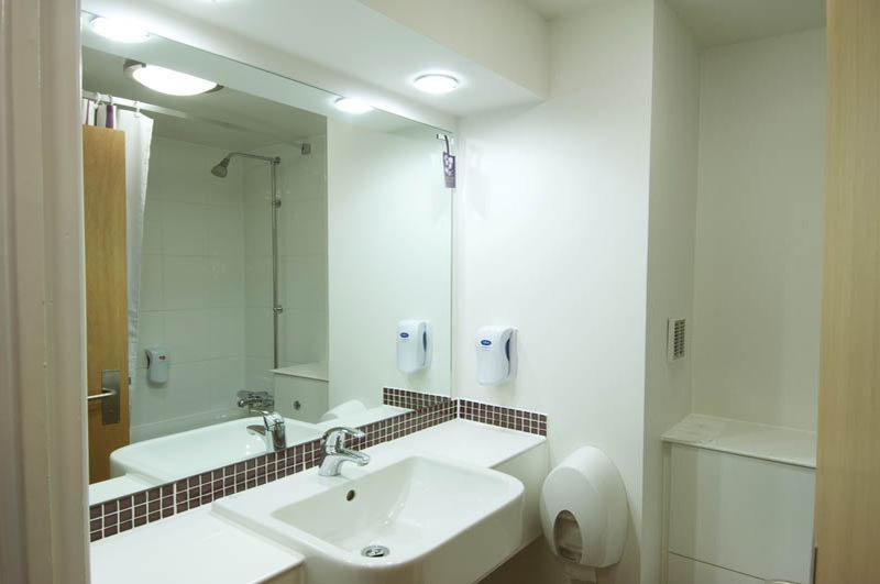 Premier Inn ボドミン エクステリア 写真